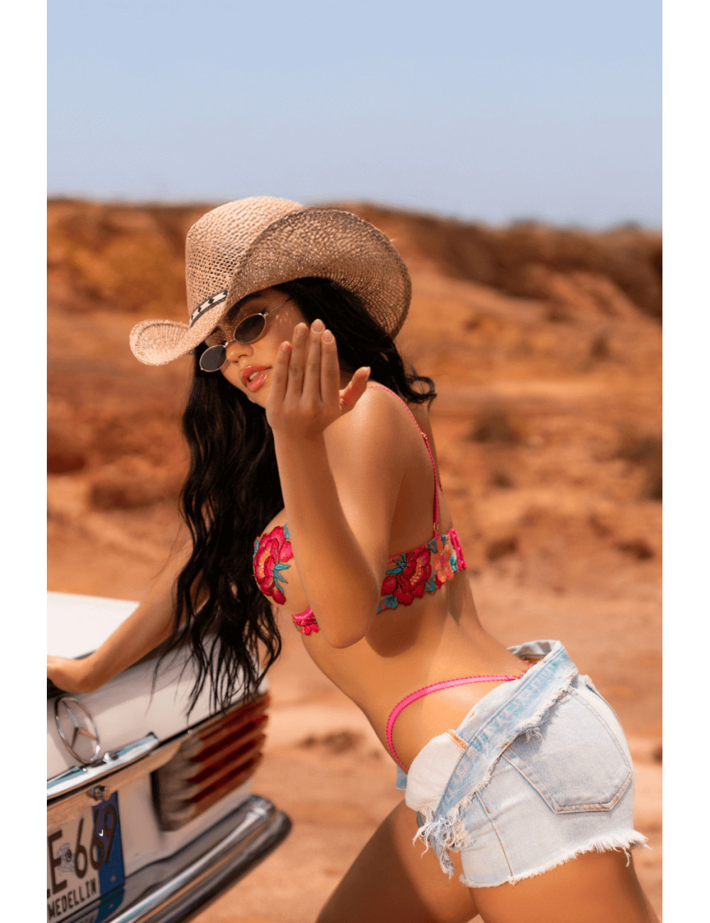 Ensemble 2 pièces résille brodée rose et bleue, soutien gorge et string - MAL8927SEGA Mapalé 